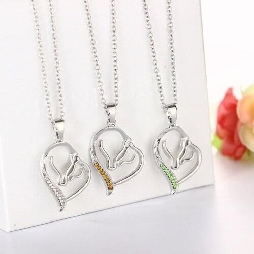 BOTU Exquisite Personalized Heart-shaped Pendant Necklace Creative Animal Hollow Horse Crystal Simple Chain Jewelry for Women