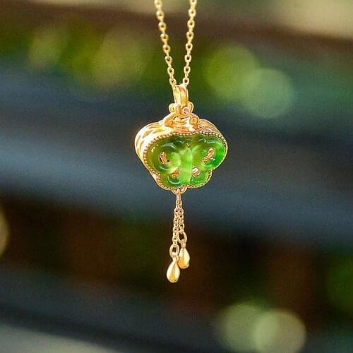 Inspired to design new ancient gold craftsmanship inlaid Hetian jade butterfly sachet pendant tassel necklace ladies jewelry