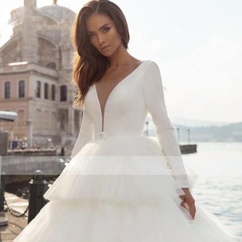 Gy Elegant V-Neck Long Sleeve Vintage Bride Gown Glamorous Tiered Tulle Sweep Train A-Line Wedding Dress Plus Size