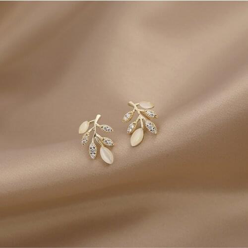 2020 New contracted shiny metal leaves Women Earrings fashion small sweet fine crystal Stud earrings Jewelry