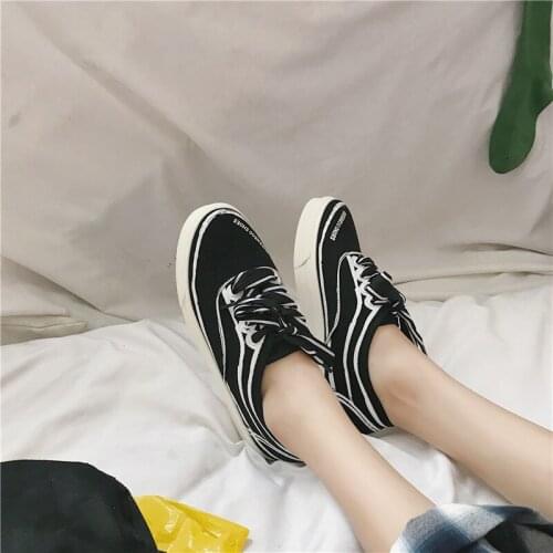 Spring and summer new low-top flat shoes hand-painted line fashion canvas shoes