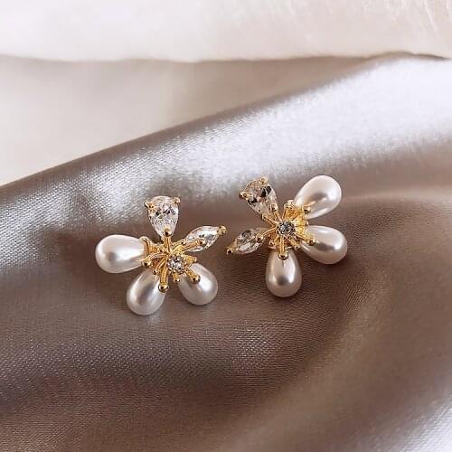 2020 New Korean Classic Zircon Pearl Stud Earrings For Women Elegant Simple Small Crystal Flower Party Jewelry Gifts