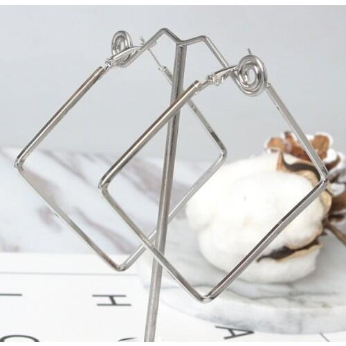 1 Pair Of Large Square Smooth Smooth Large Earrings Pure Square Earrings Charming Brincos Gusi Hayat A Wholesale Distribution