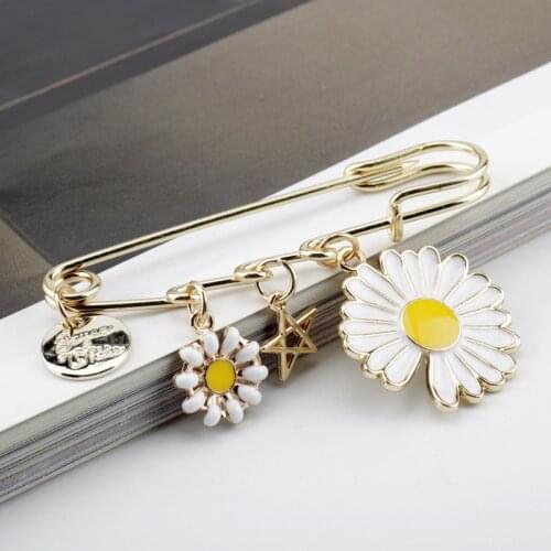 Cartoon Star Moon Jewelry Brooch Buckle Pin Luna Cat Brooches Pins Women Safety Pins Men Bags Children Schoolbag Pin Gifts