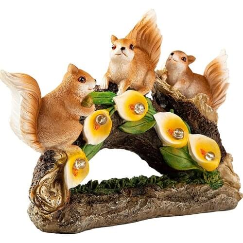 Garden Ornament Squirrel Figurines, Outdoor Waterproof Solar Resin Statue with 5 Calla Lily Lights