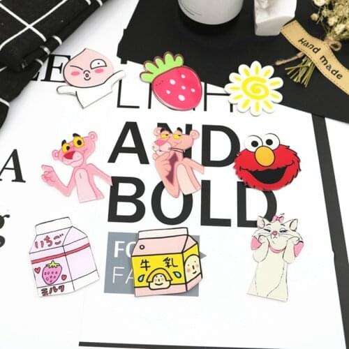 1Pcs Cartoon Cat Pink Panther Strawberry Brooch Acrylic Badge Icons Brooches on The Backpack Decoration Badges for Clothes
