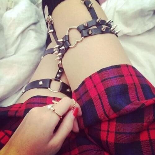 1 Piece Sexy Women Punk Gothic Elastic PU Leather Garter Belt Rivet Thigh Leg Harness Heart Ring Black Suspender Strap