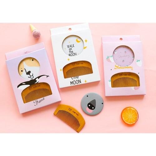 Mini Cute Pattern Fashion Design Travel Portable Makeup Mirror Ladies Carry-on Pocket Cosmetic Mirror with Small Wooden Comb Set
