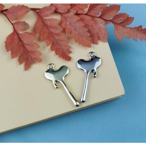 JeQue 10 Pcs/lot 14*32mm Seven Color Metal Alloy Lovely Heart Key Charms Vintage Jewelry Keys Charms