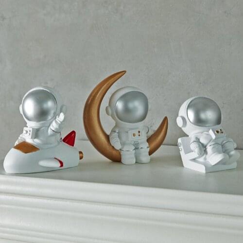 Astronaut Resin Sculpture Modern Desktop Ornaments Home Decor Mobile Phone Holders Spaceman Figurines Living Room Decorative