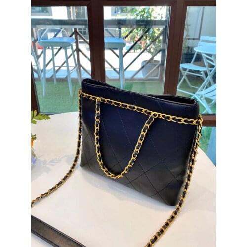 2021 New Retro hand bag pillow bag European station fashion one shoulder straddle womens bag