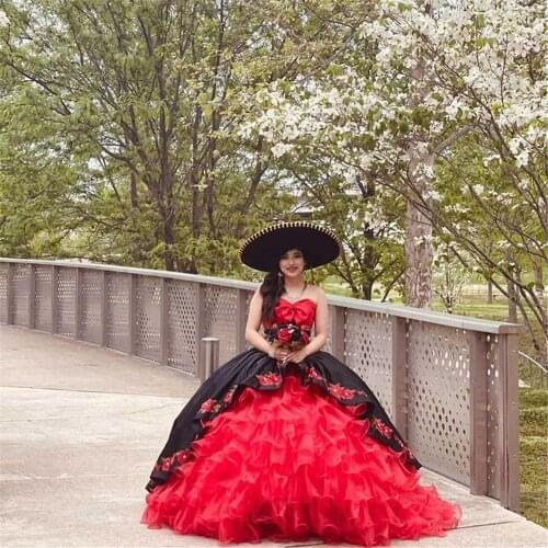 2021 Luxury Black Ball Gown Quinceanera Dresses Sleeveless Sweetheart Flower Applique Sweet 16 Dress Party Wear XV Anos