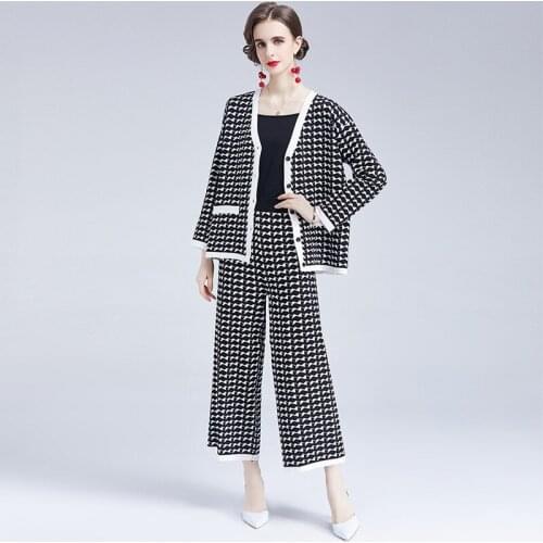The new autumn/winter 2021 womens black and white knit sweater v-neck cardigan coat + wide-leg pants two-piece suit