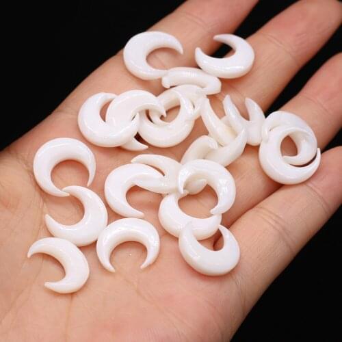 4pcs Natural Freshwater Moon Shape White Shell Charm Connectors Pendants No Hole for Jewelry Charm Necklace Bracelet Accessory
