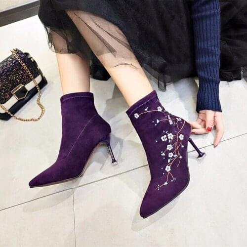 Winter Female Plus Cotton Warm Pointed Stiletto Low-heeled Boots Flower Embroidery High-heeled Tube Woman Martin Boots W21-90