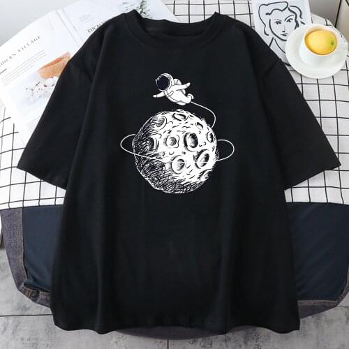 Astronaut Flying Moon Comics Style T-Shirt Harajuku O-Neck New T Shirts 2021 Summer Gothic Tshirt Hip Hop Casual Womens Tops