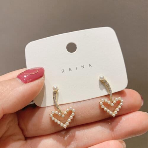 2020 new Korean earrings simple and cold wind pearl love temperament wild earrings exquisite elegant Trend Fashion Stud Earrings