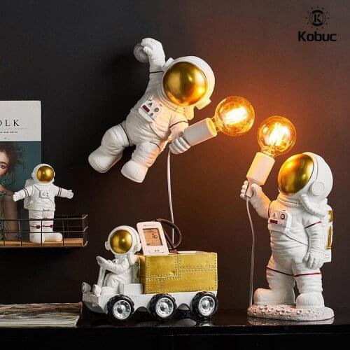 Kobuc Modern Astronaut Table Lamp Art Deco Resin Lamp Table Bedside Lamp Living Room Loft Decoration Space Man Desk Light E27