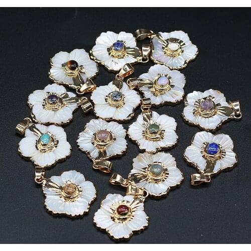 Fashion Five-petal Flower Shell Pendant Charms Plating Golden Shell Pendant for Women Making DIY Necklace Accessories 40x45mm