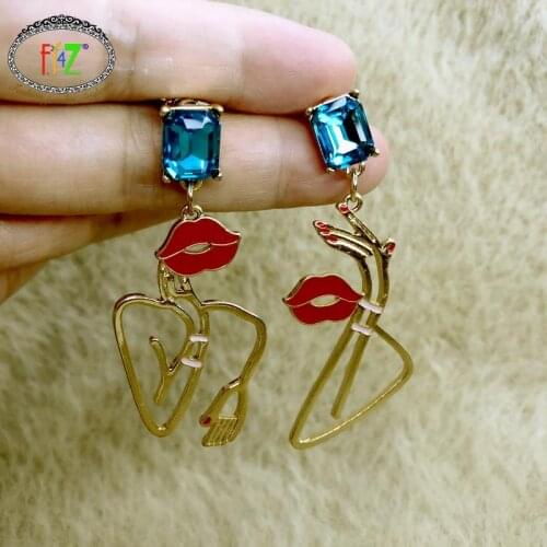 F.J4Z 2021 Trend Earrings for Women Fashion Designer Red Lips Hollow Heart Hand Statement Earring Lady kolczyki wiszące