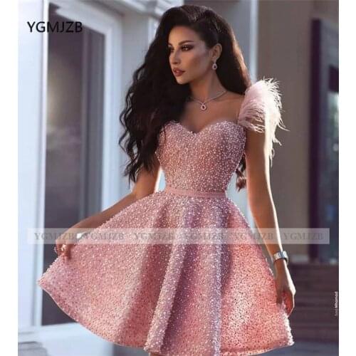 Pink Short Prom Dresses 2020 Crystal Beads With Feather Mini Cocktail Dresses Celebrity Arabic Formal Graduation Party Gowns