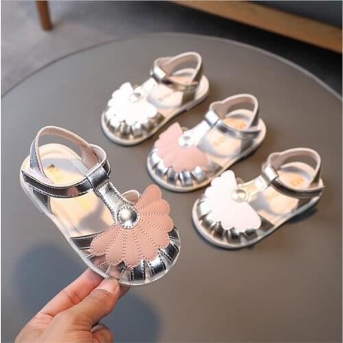 2021 summer new childrens sandals Girls Fashion bright leather hollow bow little princess shoes soft sole anti slip sandals