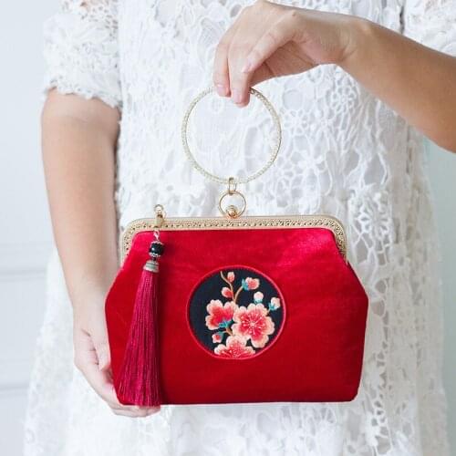 2021 Fashion Dropshipping Flower Party Frame Floral Plum Winter Velvet Embroidery Red Golden Wrist Bag Totes Tassel Handbag