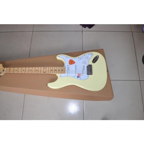 Classic style spot, signature six-string electric guitar, 22 pieces of grooved maple fingerboard, cream, chrome hardware, free s