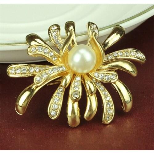 RONGQING Rhinestone Chrysanthemum Brooches Imitation Pearls Brooches Pins for Women Party Bijoux Joyas Women