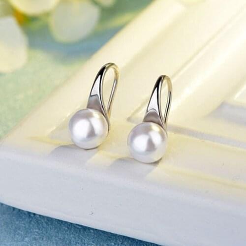 Elegant Small Clear Pearls Earrings for Women Girls New Fashion Round Pearl Stud Earrings Wedding Party Birthday Jewelry Gift