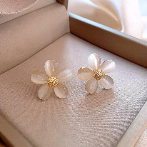 Earrings for Women New Simple Flower Earrings Fashion Elegant Lightweight Jewelry Accessories Wholesale