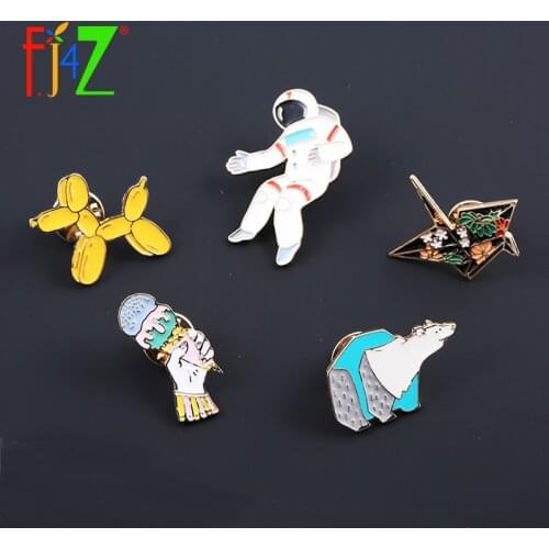 F.J4Z New Fashion Oil Hand Made Origami Spaceman Ice-cream Polar bear Dog Costume Brooches Studs for Women broches Dropshipping