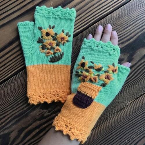 Ins Womens Winter Daisy Hand Embroidered Warm Gloves Wool Knitted Gloves