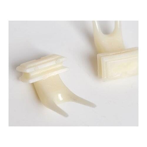 2Pcs/set Birds Parrots Fruit Fork Pad Plastic Food Holder Feeding On Cage Pet Feeder Supplies