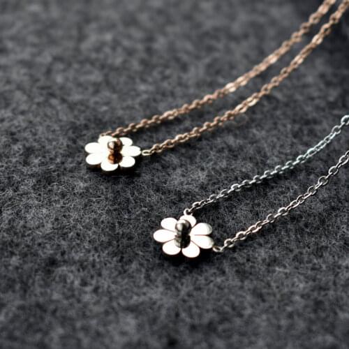 New Stainless Steel Korea Lovely Daisy Flowers Rosegold Charm Statement Short Choker Necklace for Women Vacation Jewelry