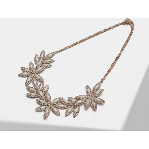 Amorita boutique Flower design fashion necklace