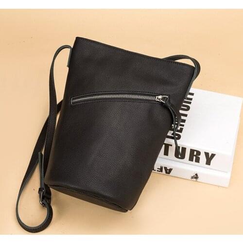 Genuine leather handbags trend fashion ladies small bag shoulder diagonal Korean and Japanese style simple leisure bucket bag