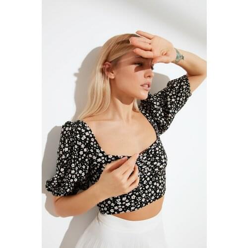 TRENDYOLMİLLA Black Crop Knitted Blouse
