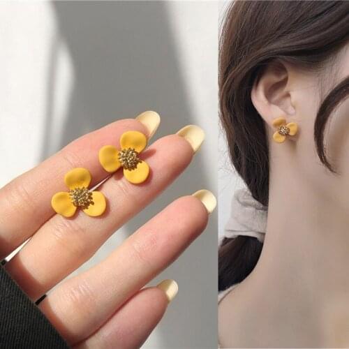 Cute Flower Petal Stud Earrings for Women Girls Korean Elegant Stamen Earrings Ear Jewelry Gift 2021 Trend New Arrival Accessory