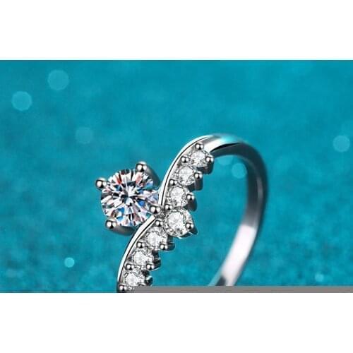 S925 Sterling Silver Ring V Shape 0.5ct Moissanite Diamond Ring Crown Princess Passed Diamond Test Women Fashion Proposal Gift