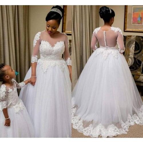 Plus Size Arabic O Neck Wedding Gowns Illusion Back Half Sleeves Brides Dress Lace Appliqued Floor Length Princess Ball Gown