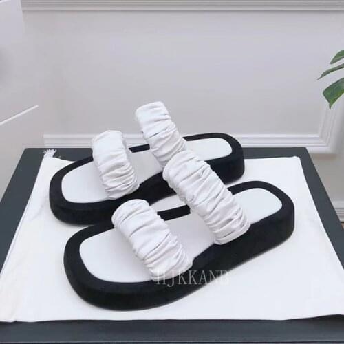 Summer Simple Style Flat Thick Bottom Beach Slippers Women Black White Comfortable Soft Leather Pleated Slides Outdoor Sandals