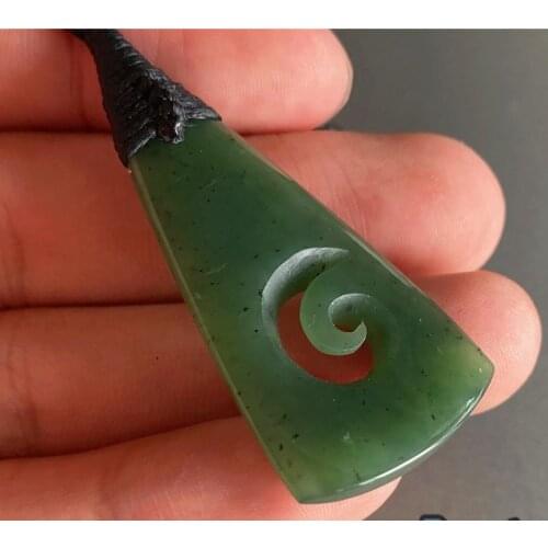 Natural Green Nephrite Twist pendant Maori NZ POUNAMU Necklace Canadian jade Aquaman Greenstone