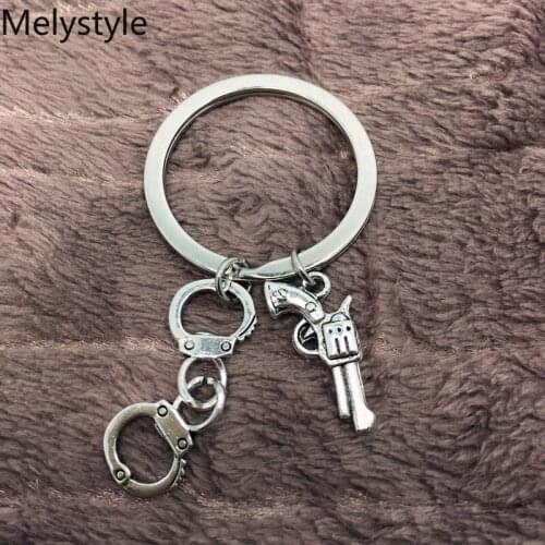 2020 Handcuffs-Guns Pendant Keychain Fashion Jewelry Mens Jewelry Car Key Ring Ring Gift Souvenir