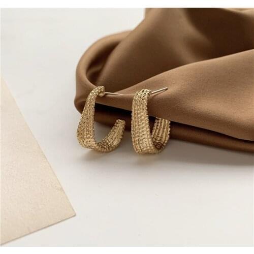 Minimalist Metal Irregular U shape Hoop Earring Korean Style Hollow Statement Earrings for Women Fashion Party Jewelry 2021 New