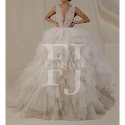 Charming V-Neck Sleeveless Ball Gown Tiered Party Dresses Sweep Train V-Back Tiered Puff Bridal Gowns 2021 Fashion