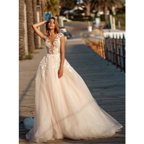 Boho Wedding Dress 2020 Lace Appliques Beach Bride Dresses Illusion Back Puff Tulle Wedding Gowns Backless vestidos de noiva