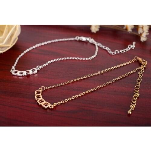 Fashion bracelet Four small frame hand catenary