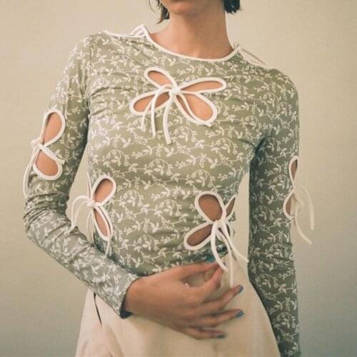 Retro Artistic Style Printed Lace -up Cutout Long-Sleeved Top Women 's Design Sweet Sexy T-shirt Trendy