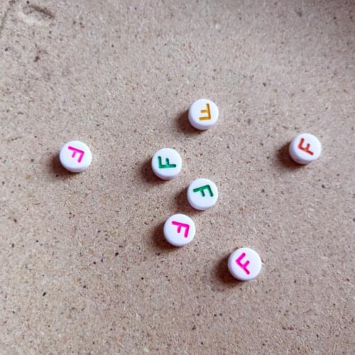 500pcs 4*7MM Flat Coin Round Shape Acrylic Letter Beads Single Initial F Printing Colorful Alphabet Round Beads Fit Bracelets